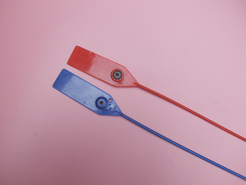 Plastic Strap Bag Seal with Gripping Teeth