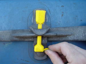 bolt seal for container 